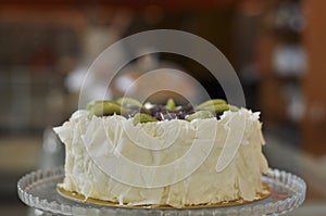 White chocolate cake with fresh fruits