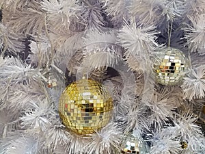 White Christmas tree decoration disco ball ornaments with white tinsel