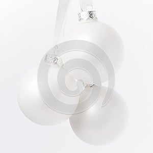 White christmas tree ornaments