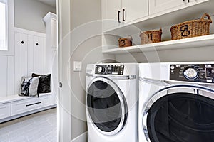Bianco pulire lavanderia tampone un asciugatrice 