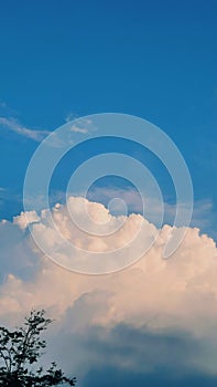 White cloude on the blue sky