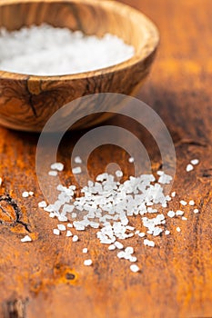 White coarse grained salt