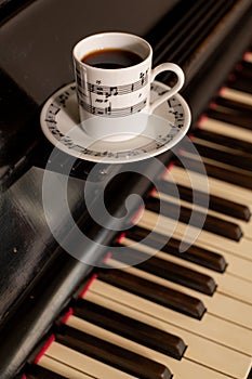 The white coffee cup put on vintage piano key