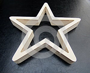 White comprised wood star decoration