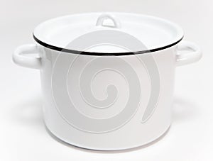 The white enameled pan