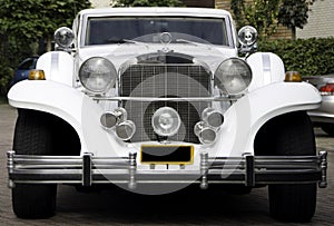 White excalibur limousine, front side photo