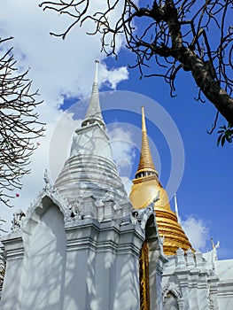 White and golden chedis at Wat Ratchabopit
