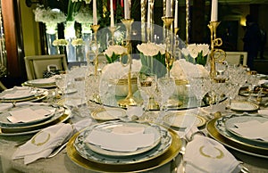 White and Golden Table Decoration with White Flowers, Event photo