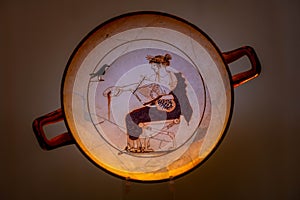 White ground kylix, Delphi