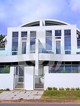 White Henley Beach House 3
