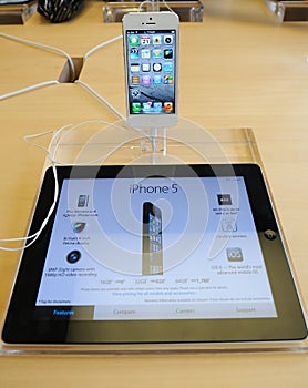 White iPhone 5 in Apple store