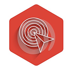 White line Target financial goal concept icon isolated with long shadow. Symbolic goals achievement, success. Red