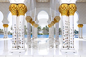 A white marbe colonnade leading to the external pool at Sheik Zayed mosque
