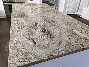 White modern kitchen with granite countertop island in the midle of the kitchen