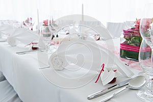 White nuptial decorated wedding table with napkin