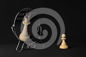 White pawn sees the white queen