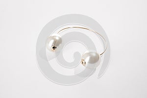 White pearl pieced earring