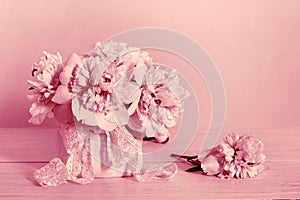 White peonies in the vase.