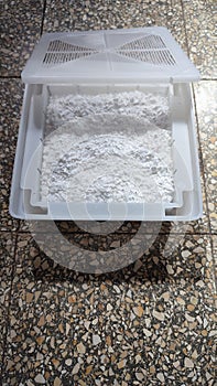 white plastic container, moisture absorber
