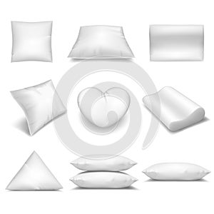 Bianco realistico cuscini impostato 