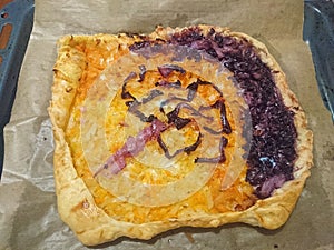 White and red cabbage pie for Halloween!