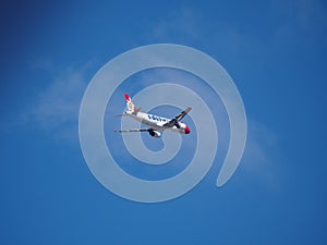An Airbus A320 flying