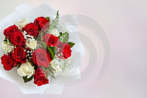 White and red rose with green leaf bouquet isolated on pink background top view flat lay copy space