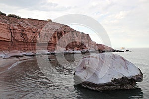 White rock and red rocks at Puerto Los Gatos