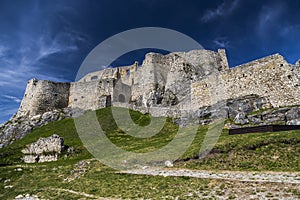 Hrad z bílého kamene na Slovensku