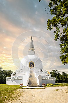 White Stupa, Temple of Peace, Buddhism Ungarn am Balaton in Zalaszanto.