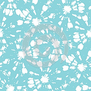 White Tie-Dye Shibori Sunburst Circles on Aqua Background Vector Seamless Pattern