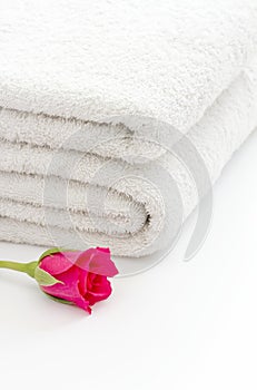 White towels and red rose