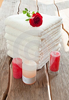 White towels and rose candles