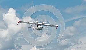 Twin-engine light hydroplane