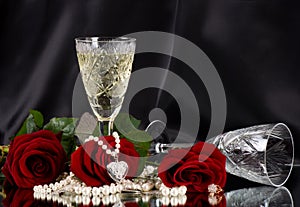 White vine glass with red roses