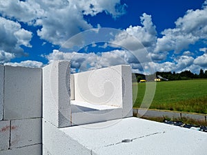 White Wall of Autoclaved Aerated Cellular Lightweight Concrete and U Shell for reinforced beams