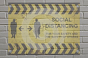 White wall social distancing sign