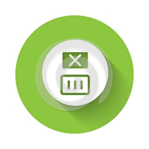 White Washing under 90 degrees celsius icon isolated with long shadow background. Temperature wash. Green circle button