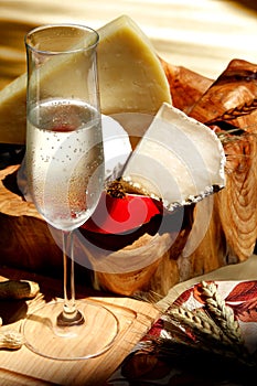 White wine , cheese, peanuts