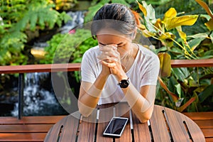 White women using phones to search for information