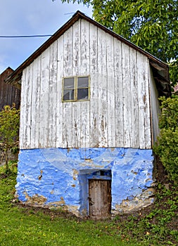 Bianco di legno casa seminterrato 