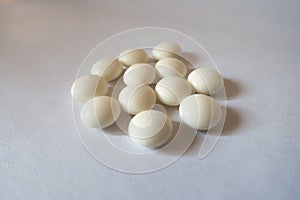 White xylitol mints