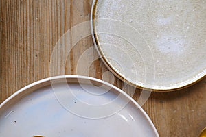 White and yellow plates on a wooden tabel