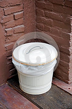 White Zinc bucket bin with lid and plastic bag inside.