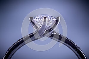 Whitegold diamond ring