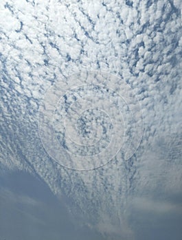 Whiteâ€‹ cloudsâ€‹ andâ€‹ blueâ€‹ skyâ€‹ background.