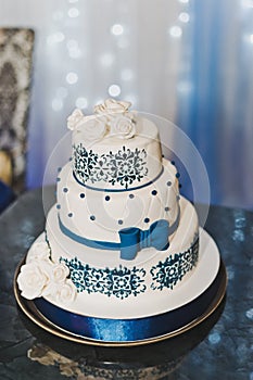 The whole cake before the wedding celebration 7637.