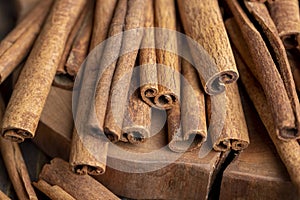 Whole dried cinnamon for baking