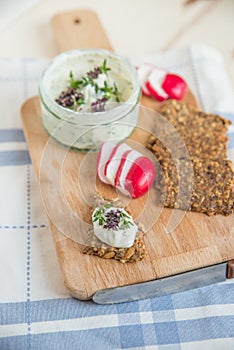 Whole grain crisp bread