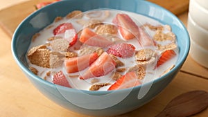 Whole grain flakes with strawberries and milk